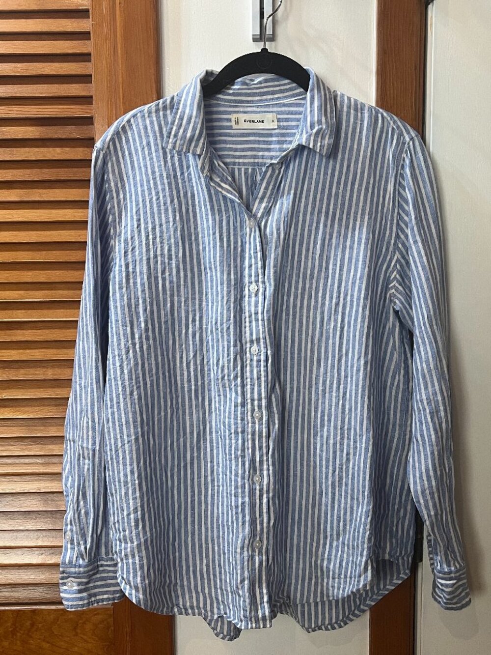 Everlane The Must-Have Shirt in Linen – Blue & White Stripe | Size 8